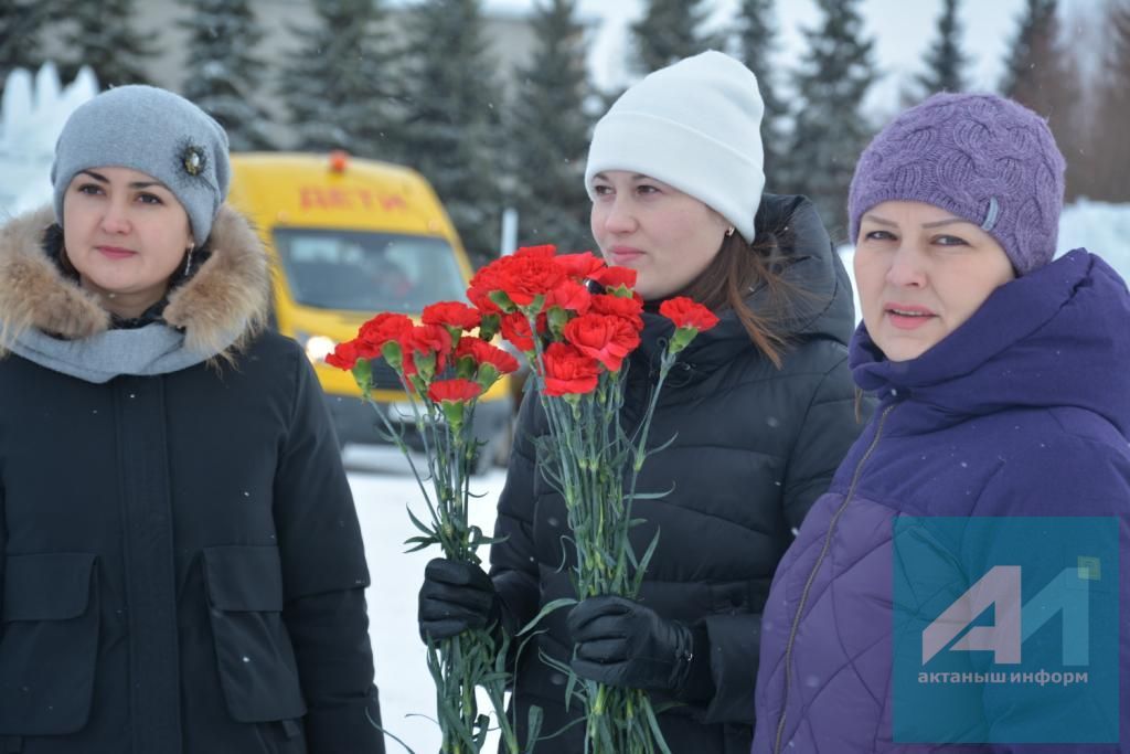 30 ЕЛЛЫК ХӘТЕР: Актаныш районы Әфган җирендә батырларча һәлак булган егетләрне искә алды (+ БЕЗНЕҢ ФОТОМИЗГЕЛЛӘР)