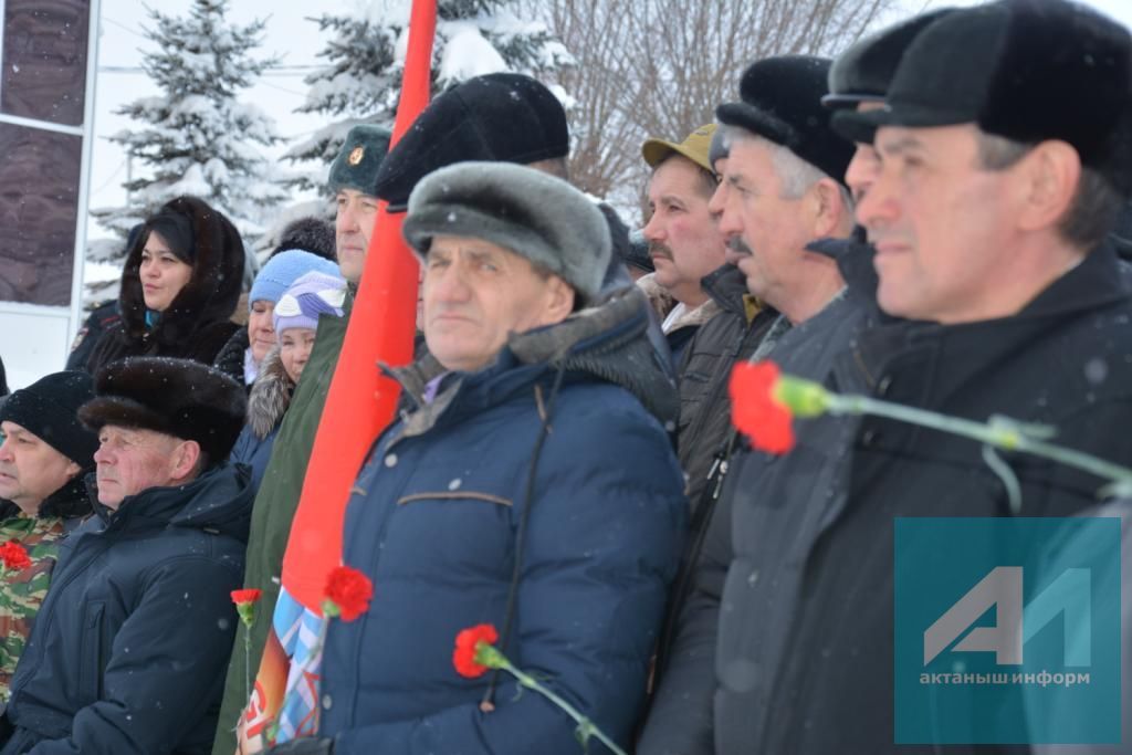 30 ЕЛЛЫК ХӘТЕР: Актаныш районы Әфган җирендә батырларча һәлак булган егетләрне искә алды (+ БЕЗНЕҢ ФОТОМИЗГЕЛЛӘР)