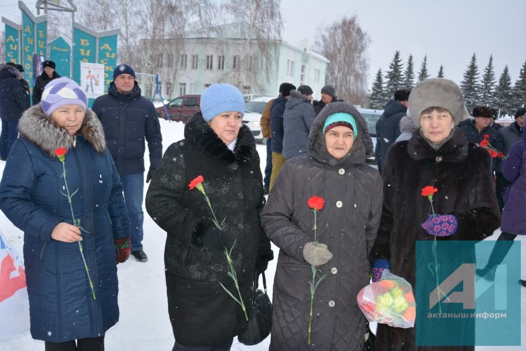 30 ЕЛЛЫК ХӘТЕР: Актаныш районы Әфган җирендә батырларча һәлак булган егетләрне искә алды (+ БЕЗНЕҢ ФОТОМИЗГЕЛЛӘР)