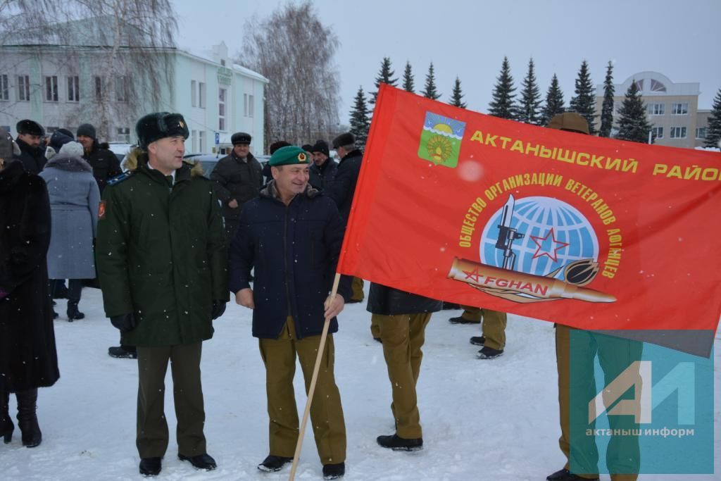 30 ЕЛЛЫК ХӘТЕР: Актаныш районы Әфган җирендә батырларча һәлак булган егетләрне искә алды (+ БЕЗНЕҢ ФОТОМИЗГЕЛЛӘР)