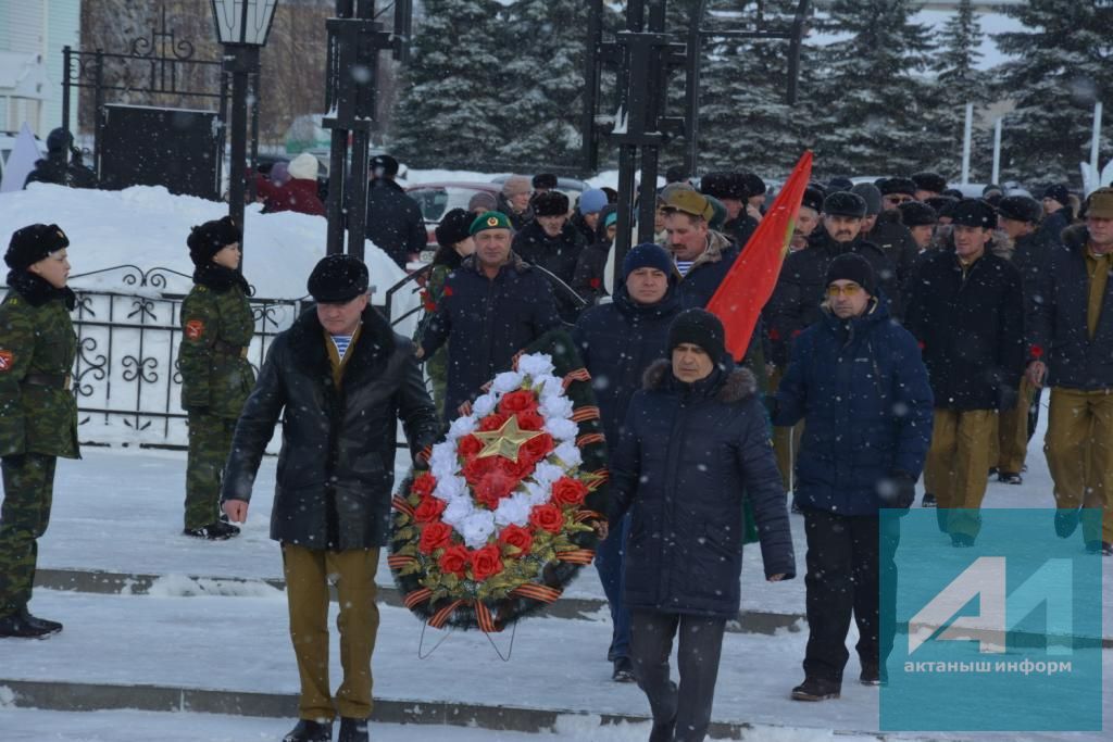 30 ЕЛЛЫК ХӘТЕР: Актаныш районы Әфган җирендә батырларча һәлак булган егетләрне искә алды (+ БЕЗНЕҢ ФОТОМИЗГЕЛЛӘР)