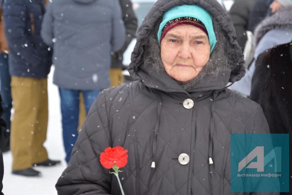 30 ЕЛЛЫК ХӘТЕР: Актаныш районы Әфган җирендә батырларча һәлак булган егетләрне искә алды (+ БЕЗНЕҢ ФОТОМИЗГЕЛЛӘР)