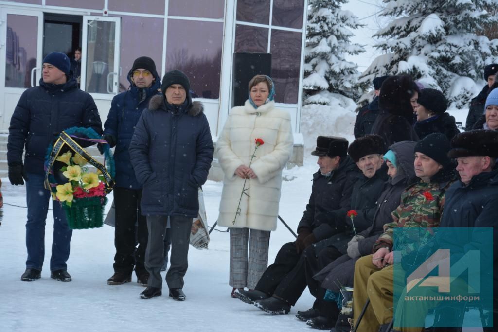 30 ЕЛЛЫК ХӘТЕР: Актаныш районы Әфган җирендә батырларча һәлак булган егетләрне искә алды (+ БЕЗНЕҢ ФОТОМИЗГЕЛЛӘР)