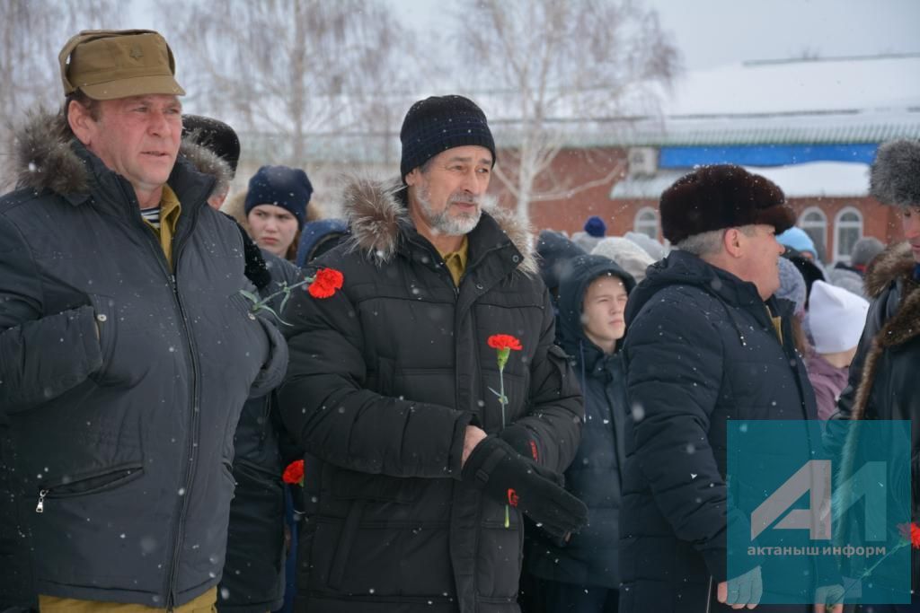 30 ЕЛЛЫК ХӘТЕР: Актаныш районы Әфган җирендә батырларча һәлак булган егетләрне искә алды (+ БЕЗНЕҢ ФОТОМИЗГЕЛЛӘР)