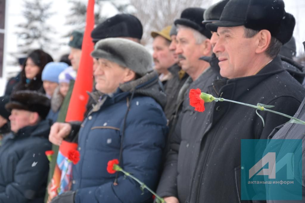 30 ЕЛЛЫК ХӘТЕР: Актаныш районы Әфган җирендә батырларча һәлак булган егетләрне искә алды (+ БЕЗНЕҢ ФОТОМИЗГЕЛЛӘР)