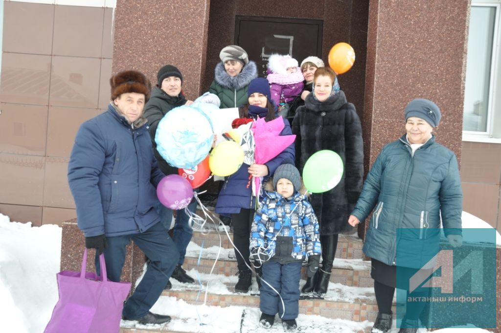 ГАЛИЕВЛАР ГАИЛӘСЕНДӘ ЗУР СӨЕНЕЧ: Актанышта 30нчы нарасый теркәлде (БЕЗНЕҢ ФОТОМИЗГЕЛЛӘР)