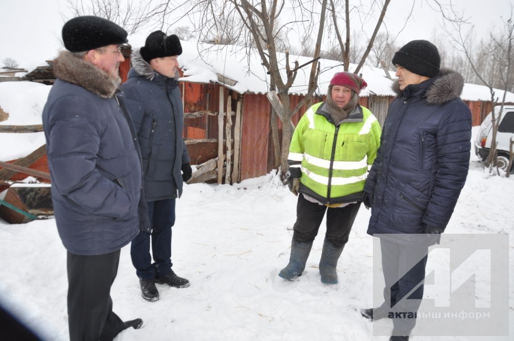 НИ ХӘЛЕҢ БАР, АКТАНЫШ?:  Район үзәгендә дә терлек асрауның матур үрнәкләре җитәрлек (+БЕЗНЕҢ ҖИТЕЗ ФОТОРЕПОРТАЖ)