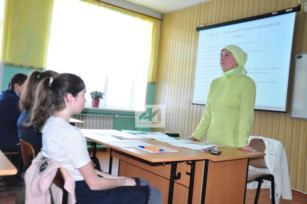 ИСТӘЛЕКЛЕ ВАКЫЙГА: Яңа Әлем мәктәбендә узган семинарда Россия һәм Татарстан мөселман хатын-кызлары берләшмәсе рәисе Наилә Җиһаншина катнашты (+ ФОТОЛАР)