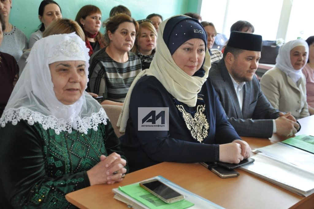 ИСТӘЛЕКЛЕ ВАКЫЙГА: Яңа Әлем мәктәбендә узган семинарда Россия һәм Татарстан мөселман хатын-кызлары берләшмәсе рәисе Наилә Җиһаншина катнашты (+ ФОТОЛАР)