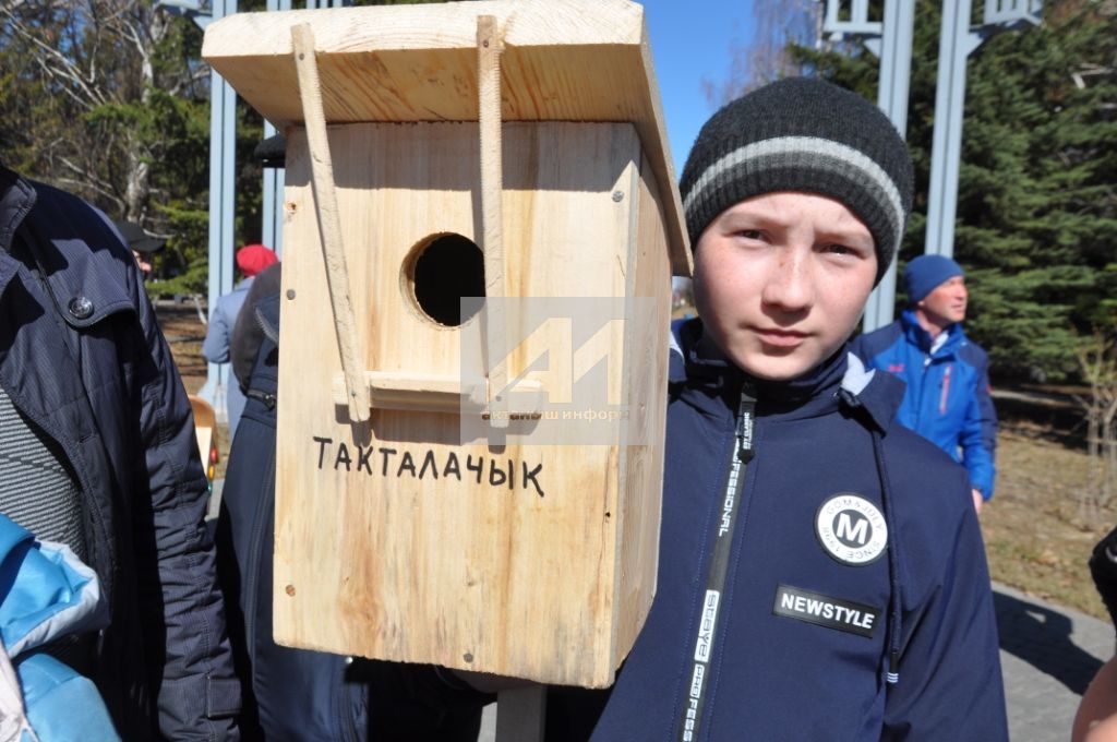 "ЭКО-ЯЗ 2019" КЫСАЛАРЫНДА: Актанышта мәктәп укучылары һәм бакча нәниләре сыерчыкларга 40тан артык оя бүләк итте (+БЕЗНЕҢ ФОТОЛАР)