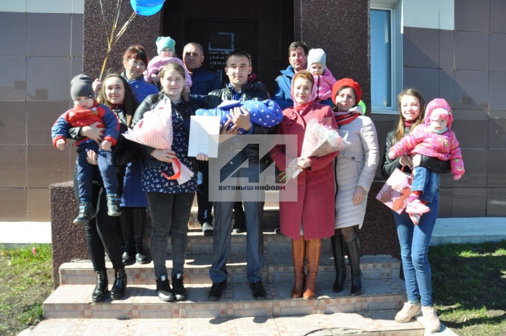 СӨЕНЕЧЛЕ ВАКЫЙГА: Актанышта агымдагы елның алтмышынчы нарасые дөньяга аваз салды (+ФОТОМИЗГЕЛЛӘР)