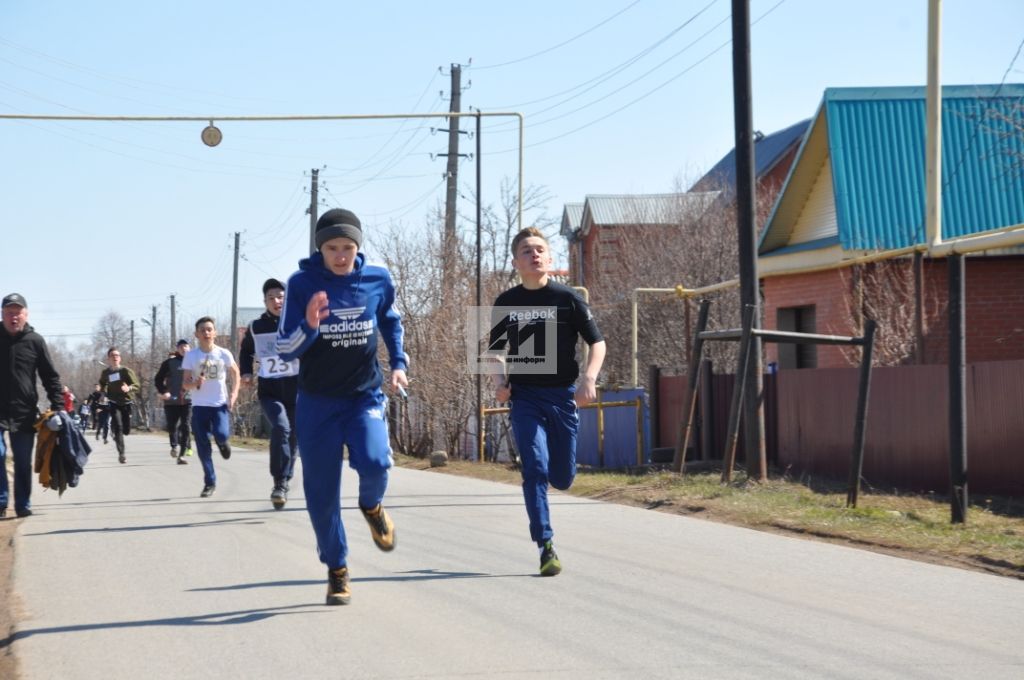 СПОРТ СУЛЫШЫ: Актанышта җәйге спорт сезоны Фирая Солтанова-Жданова кубогына җиңел атлетика эстафетасы белән башланды (+ ФОТОМИЗГЕЛЛӘР)