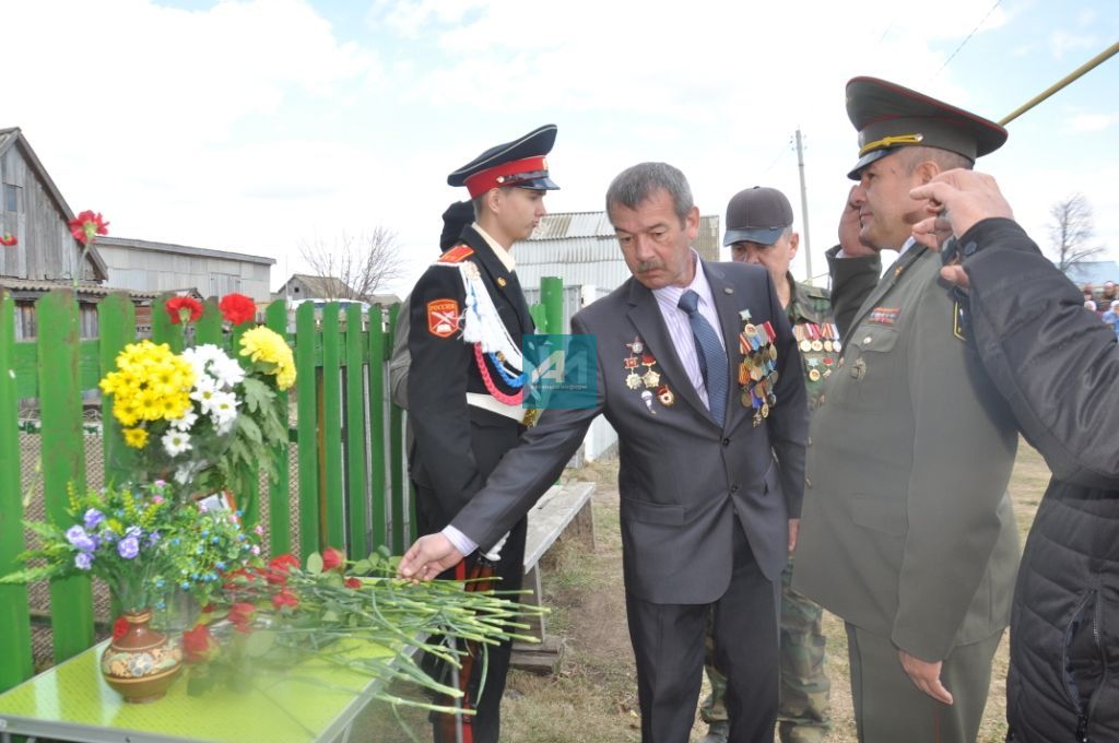 ӘФГАНСТАН - ЙӨРӘК ЯРАМ: Актаныш тагын бер әфганчы улының исемен мәңгеләштерде (+ФОТОЛАР)