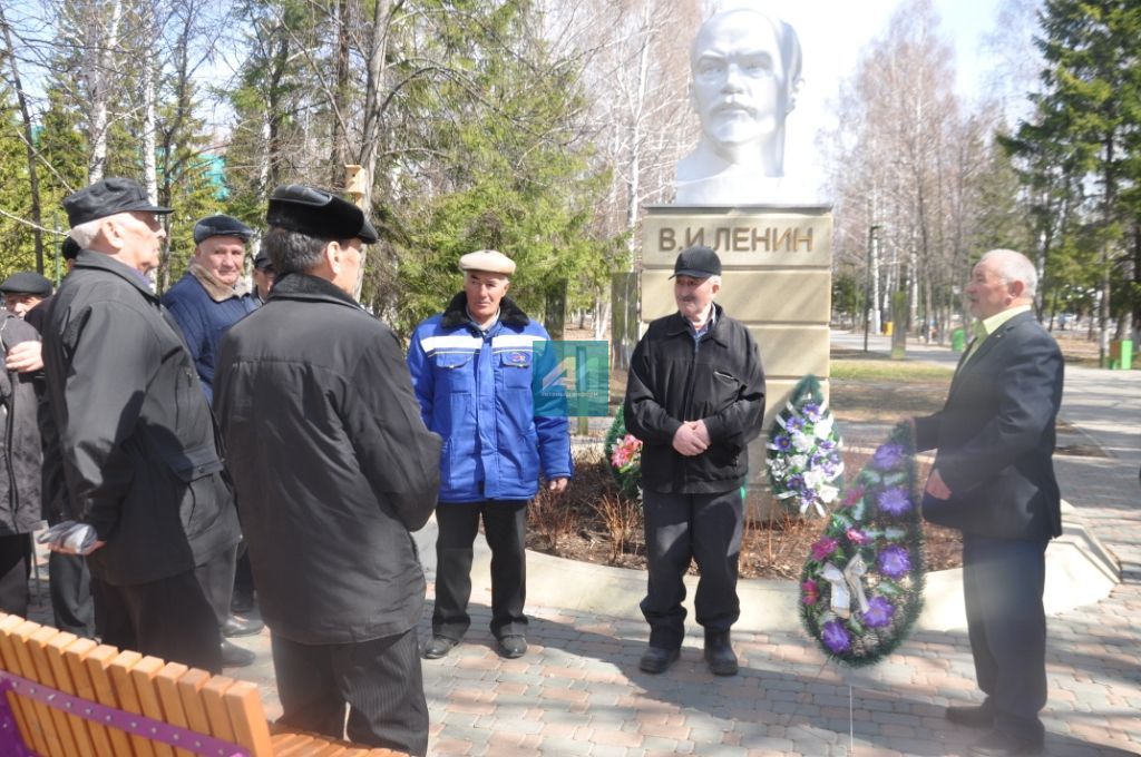 БҮГЕН БӨЕК ЮЛБАШЧЫ ТУГАН КӨН: Ни хәлең бар, Ленин бабай? (ЧАРАДАН ФОТОЛАР ДА БАР)