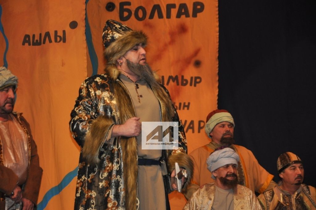 МОНЫ КҮРЕРГӘ КИРӘК ИДЕ: Актаныш халык театры тарихи романны сәхнәгә күтәрде (+ ЭКСКЛЮЗИВ ФОТОЛАР)