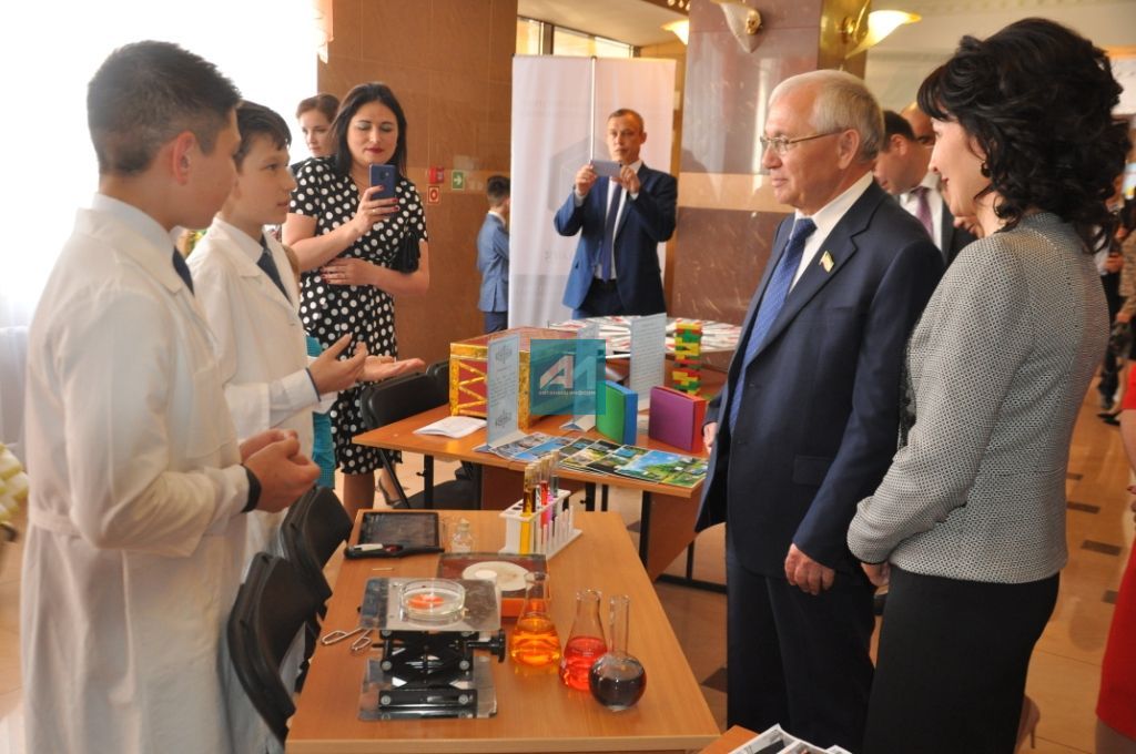 УҢЫШКА ЮЛ: Актанышта  сәләтле балалар өчен гуманитар гимназия-интернат  алдынгылары хөрмәтләнде (+БЕЗНЕҢ ФОТОРЕПОРТАЖ)