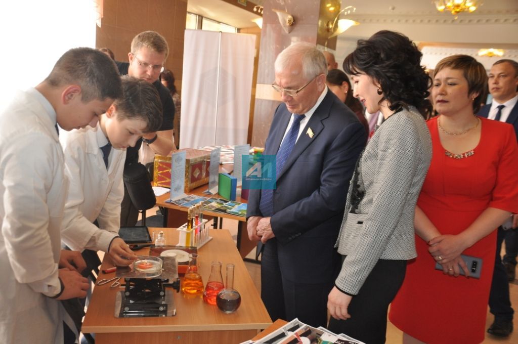 УҢЫШКА ЮЛ: Актанышта  сәләтле балалар өчен гуманитар гимназия-интернат  алдынгылары хөрмәтләнде (+БЕЗНЕҢ ФОТОРЕПОРТАЖ)