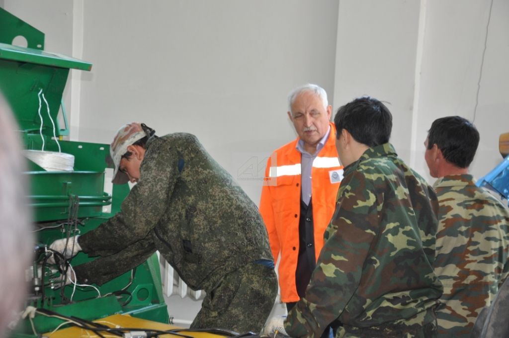 КИЛӘЧӘККӘ ЙӨЗ ТОТЫП: Актаныш технология техникумы студентлары WorldSkills стандартлары буенча күрсәтмә имтихан тапшыра (УРЫННАН ФОТОЛАР ДА БАР)