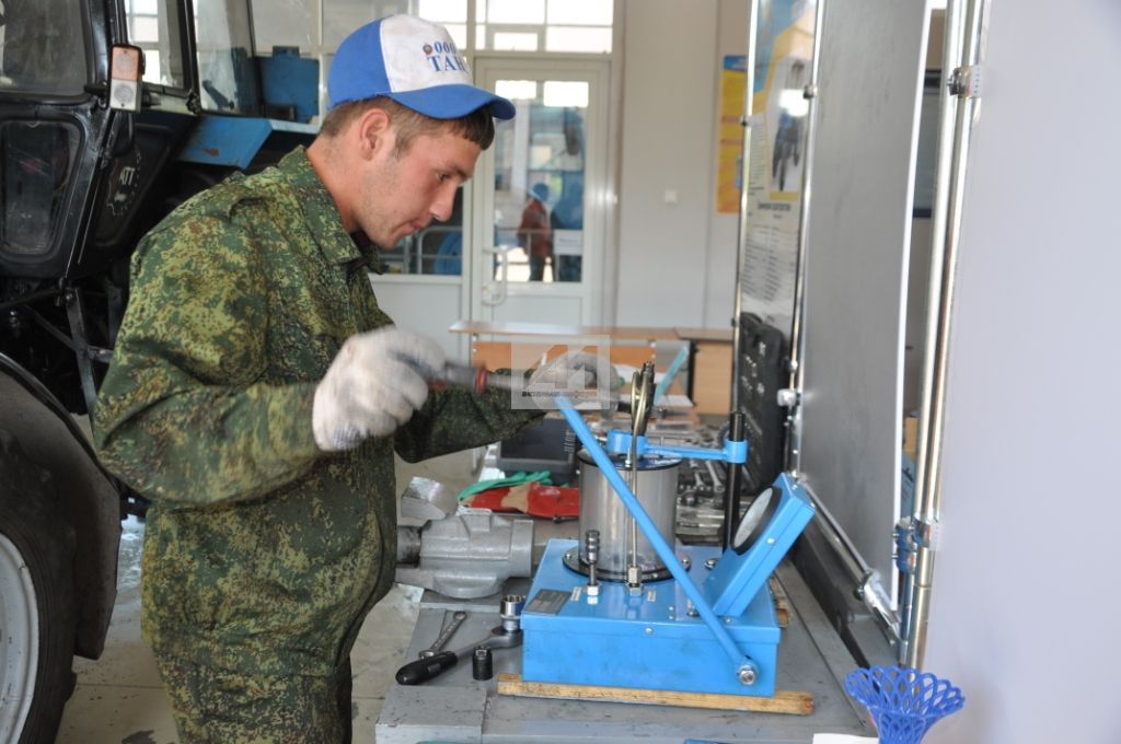 КИЛӘЧӘККӘ ЙӨЗ ТОТЫП: Актаныш технология техникумы студентлары WorldSkills стандартлары буенча күрсәтмә имтихан тапшыра (УРЫННАН ФОТОЛАР ДА БАР)