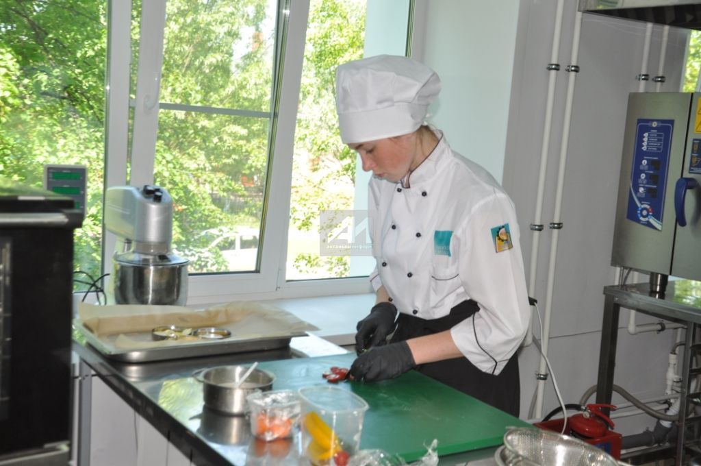 КИЛӘЧӘККӘ ЙӨЗ ТОТЫП: Актаныш технология техникумы студентлары WorldSkills стандартлары буенча күрсәтмә имтихан тапшыра (УРЫННАН ФОТОЛАР ДА БАР)