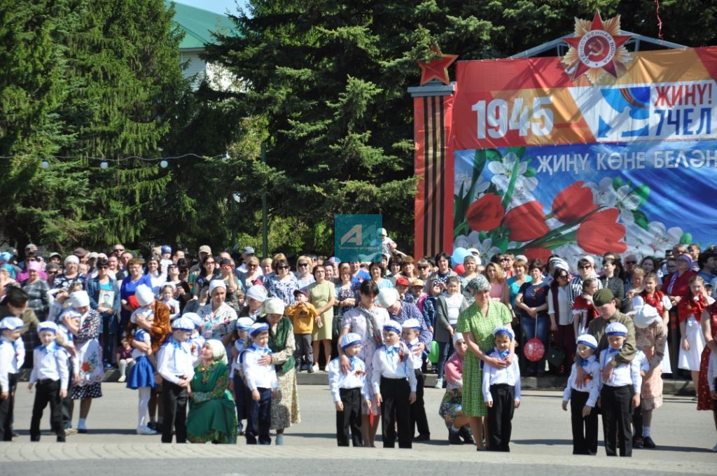 9 МАЙ - ҖИҢҮ БӘЙРӘМЕ: Актаныш районы 74 нче җиңү язын каршы алды (БЕЗНЕҢ ФОТОРЕПОРТАЖ)