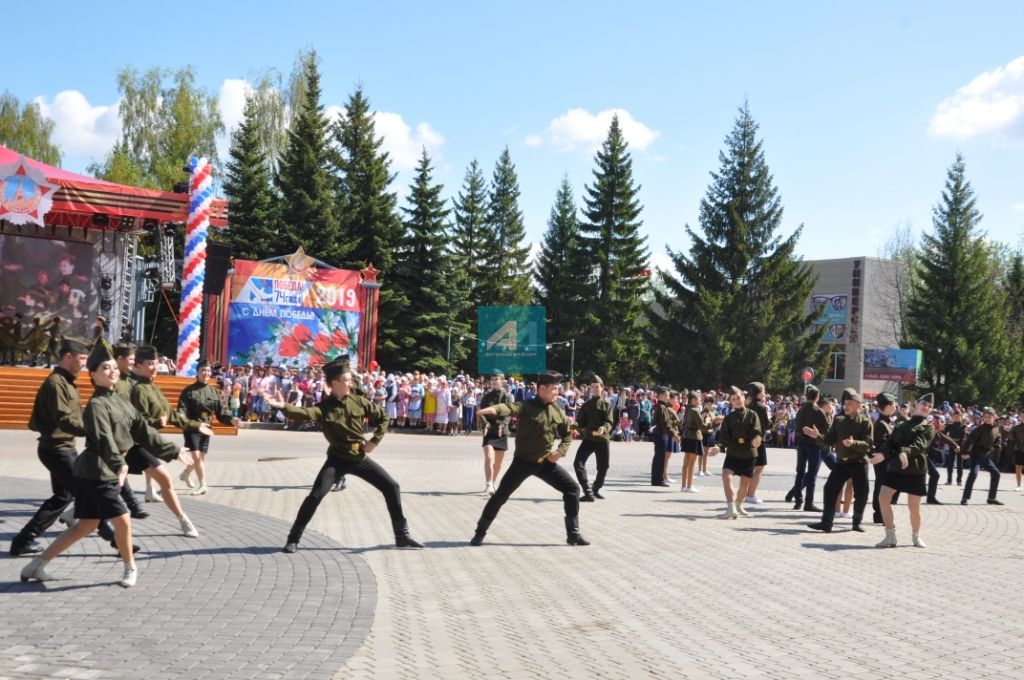 9 МАЙ - ҖИҢҮ БӘЙРӘМЕ: Актаныш районы 74 нче җиңү язын каршы алды (БЕЗНЕҢ ФОТОРЕПОРТАЖ)