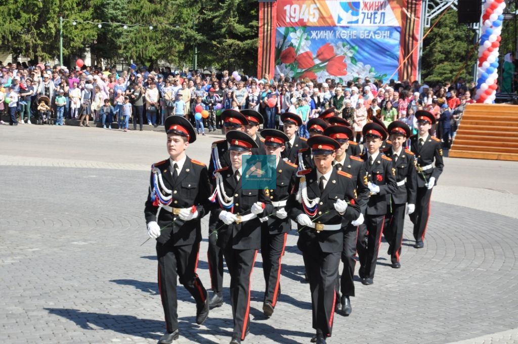 9 МАЙ - ҖИҢҮ БӘЙРӘМЕ: Актаныш районы 74 нче җиңү язын каршы алды (БЕЗНЕҢ ФОТОРЕПОРТАЖ)