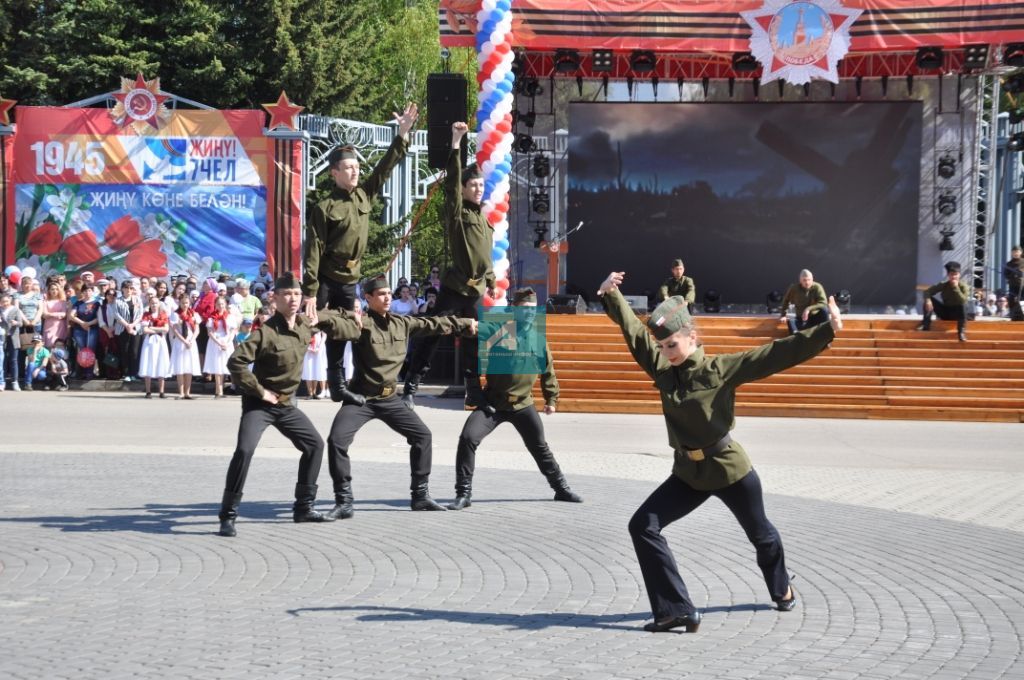 9 МАЙ - ҖИҢҮ БӘЙРӘМЕ: Актаныш районы 74 нче җиңү язын каршы алды (БЕЗНЕҢ ФОТОРЕПОРТАЖ)