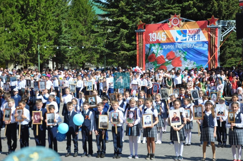 9 МАЙ - ҖИҢҮ БӘЙРӘМЕ: Актаныш районы 74 нче җиңү язын каршы алды (БЕЗНЕҢ ФОТОРЕПОРТАЖ)