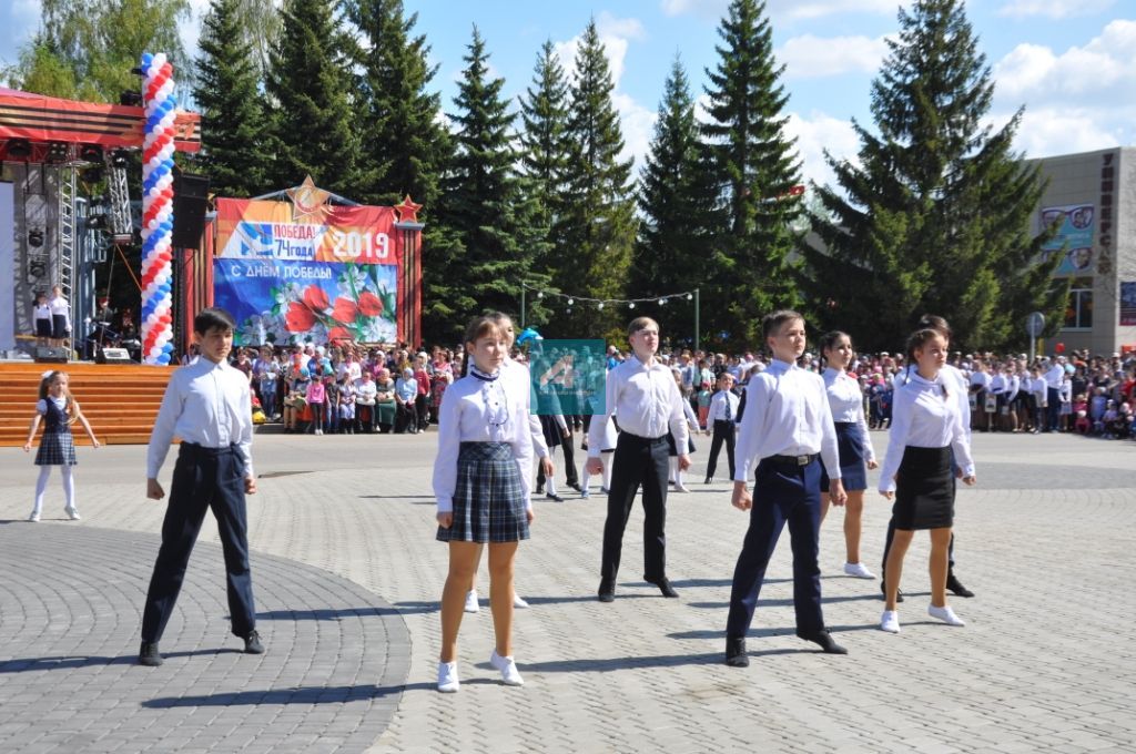 9 МАЙ - ҖИҢҮ БӘЙРӘМЕ: Актаныш районы 74 нче җиңү язын каршы алды (БЕЗНЕҢ ФОТОРЕПОРТАЖ)