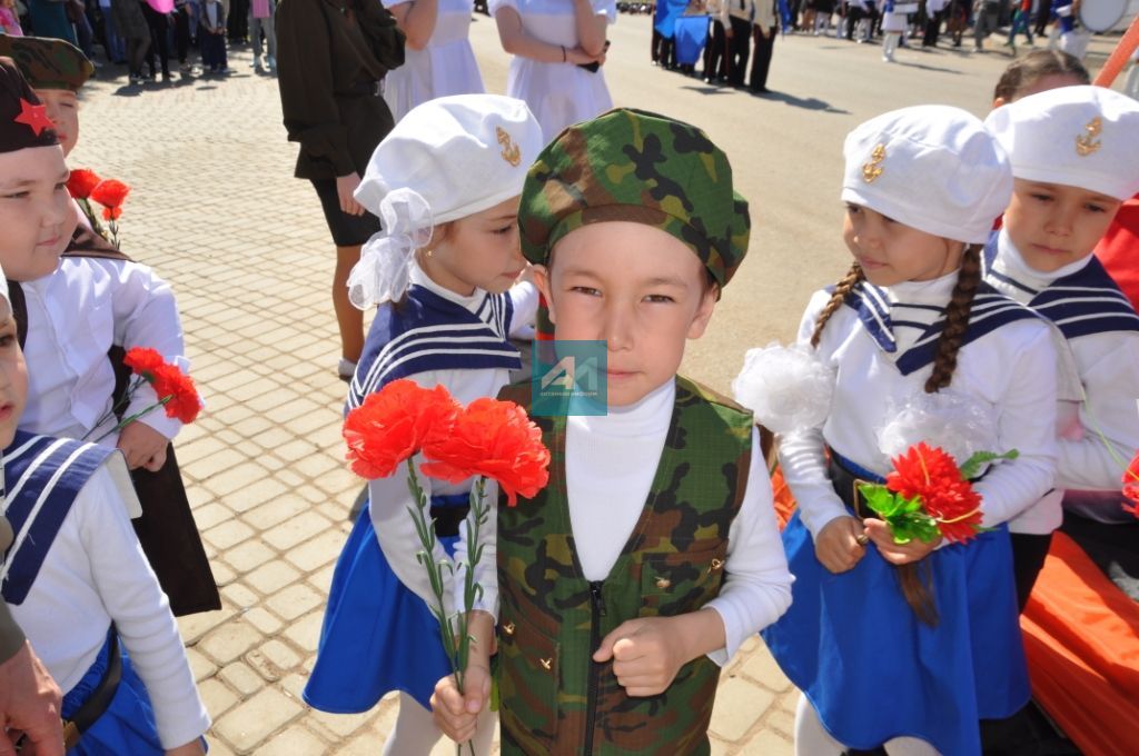 9 МАЙ - ҖИҢҮ БӘЙРӘМЕ: Актаныш районы 74 нче җиңү язын каршы алды (БЕЗНЕҢ ФОТОРЕПОРТАЖ)