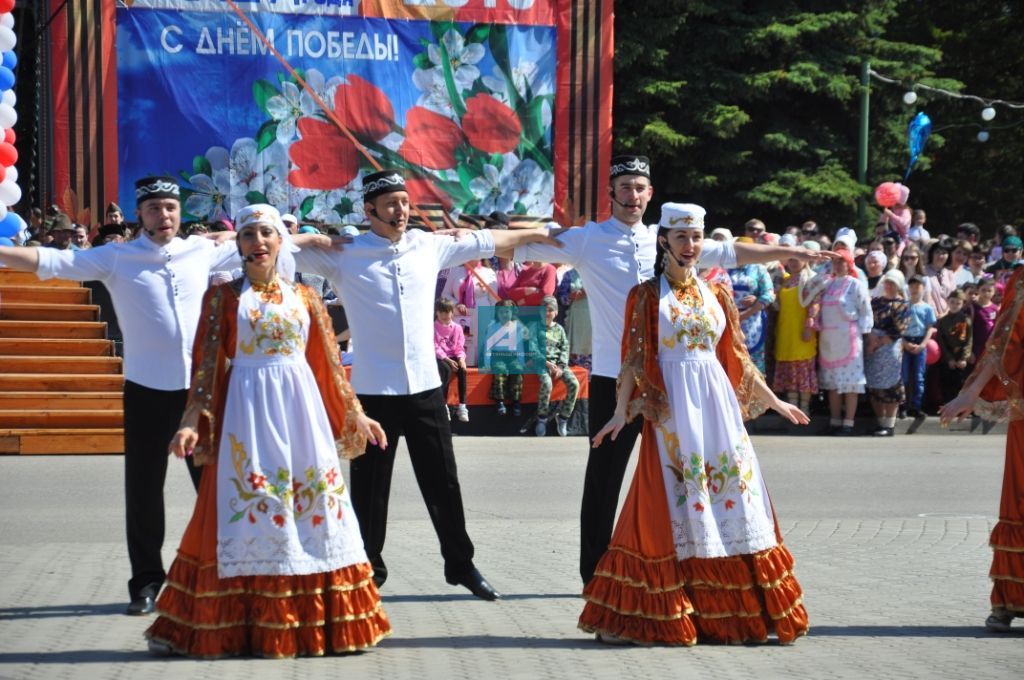 9 МАЙ - ҖИҢҮ БӘЙРӘМЕ: Актаныш районы 74 нче җиңү язын каршы алды (БЕЗНЕҢ ФОТОРЕПОРТАЖ)