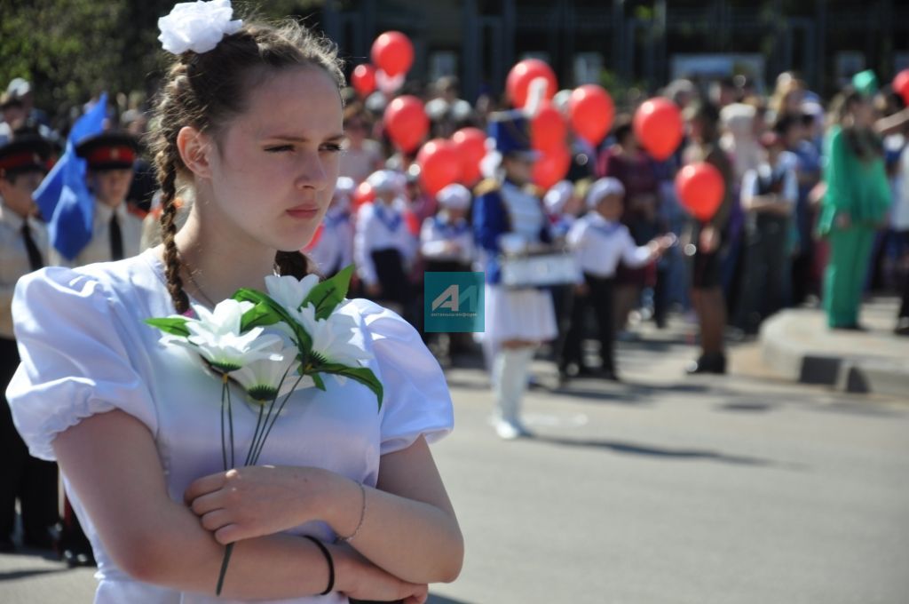 9 МАЙ - ҖИҢҮ БӘЙРӘМЕ: Актаныш районы 74 нче җиңү язын каршы алды (БЕЗНЕҢ ФОТОРЕПОРТАЖ)