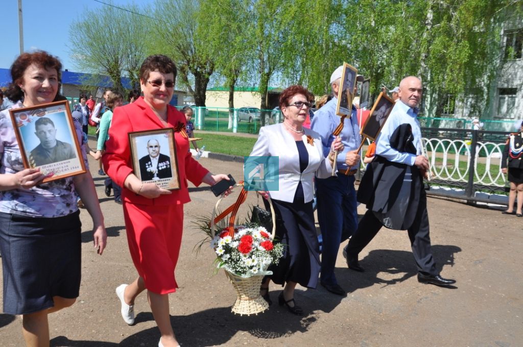 ҖИҢҮЧЕЛӘРНЕҢ ИСЕМЕ ОНЫТЫЛМЫЙ: Актаныш урамнары буйлап   "Үлемсез полк" үтте (+ФОТОМИЗГЕЛЛӘР)