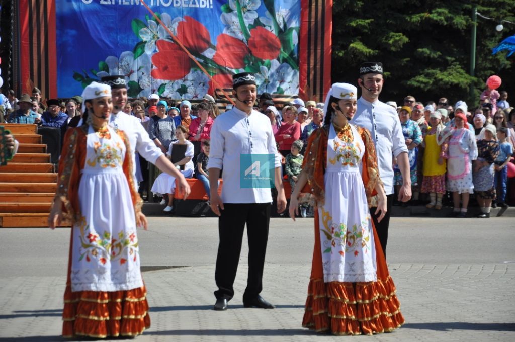 9 МАЙ - ҖИҢҮ БӘЙРӘМЕ: Актаныш районы 74 нче җиңү язын каршы алды (БЕЗНЕҢ ФОТОРЕПОРТАЖ)