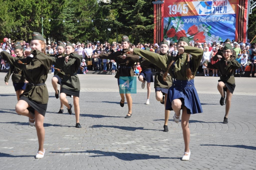 9 МАЙ - ҖИҢҮ БӘЙРӘМЕ: Актаныш районы 74 нче җиңү язын каршы алды (БЕЗНЕҢ ФОТОРЕПОРТАЖ)