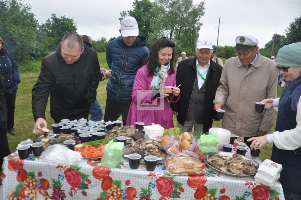 АКТАНЫШ КУНАКЛАР КАБУЛ ИТӘ: Регионнардан килгән дәрәҗәле кунаклар  Агыйдел елгасы буйлап сәяхәт кылды (+БЕЗНЕҢ ФОТОРЕПОРТАЖ)