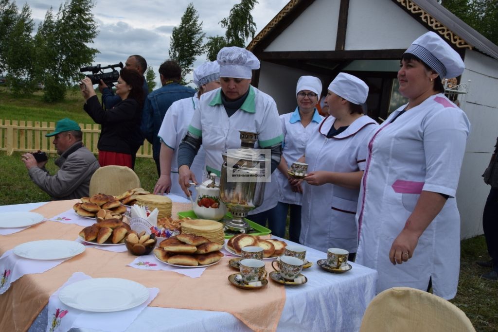 АКТАНЫШТА - ЫК БУЕ САБАНТУЕ: Бәйрәм кунаклары мәйданга су юлы аша килде (+ФОТОМИЗГЕЛЛӘР)