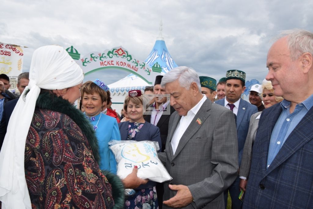 АКТАНЫШТА - ЫК БУЕ САБАНТУЕ: Бәйрәм кунаклары мәйданга су юлы аша килде (+ФОТОМИЗГЕЛЛӘР)