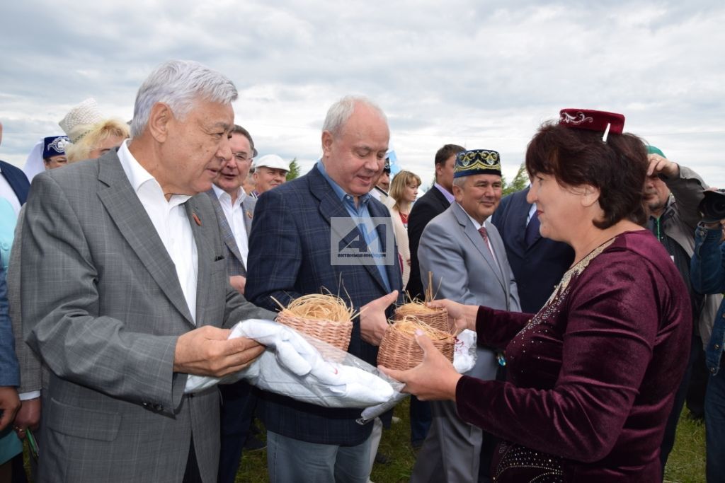 АКТАНЫШТА - ЫК БУЕ САБАНТУЕ: Бәйрәм кунаклары мәйданга су юлы аша килде (+ФОТОМИЗГЕЛЛӘР)