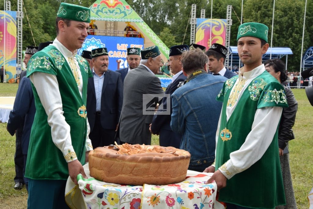 САБАНТУЙ МИЗГЕЛЛӘРЕ: Ак калада олы җыен  (БЕЗНЕҢ ФОТОРЕПОРТАЖ)