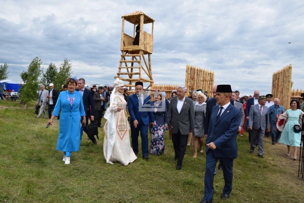 АКТАНЫШТА - ЫК БУЕ САБАНТУЕ: Бәйрәм кунаклары мәйданга су юлы аша килде (+ФОТОМИЗГЕЛЛӘР)