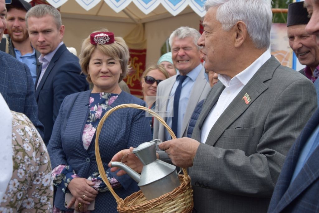 АКТАНЫШТА - ЫК БУЕ САБАНТУЕ: Бәйрәм кунаклары мәйданга су юлы аша килде (+ФОТОМИЗГЕЛЛӘР)