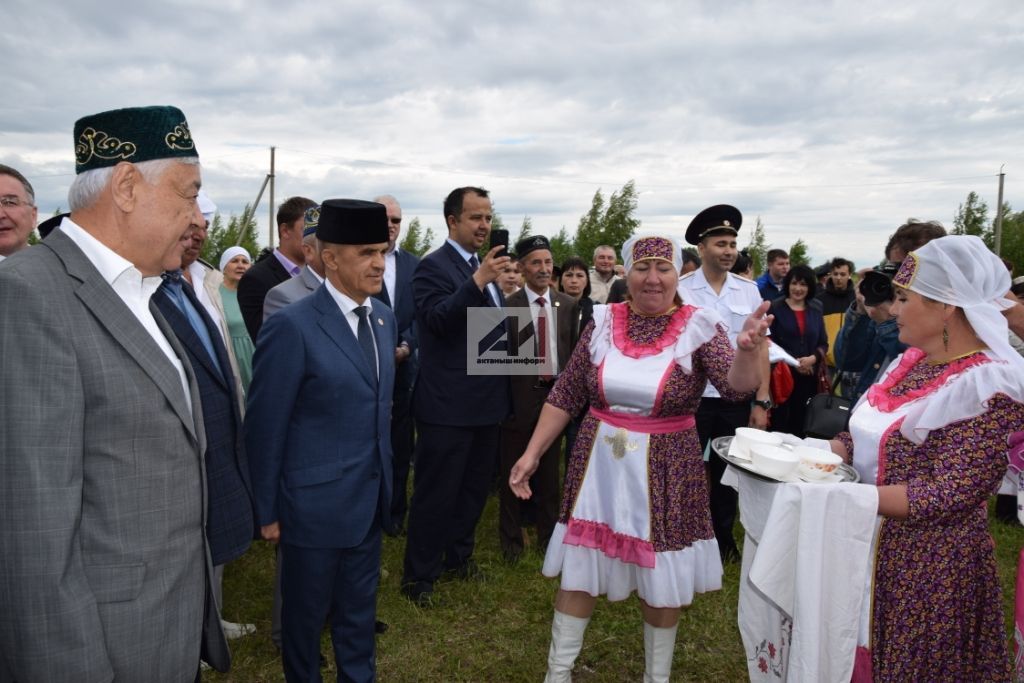 АКТАНЫШТА - ЫК БУЕ САБАНТУЕ: Бәйрәм кунаклары мәйданга су юлы аша килде (+ФОТОМИЗГЕЛЛӘР)