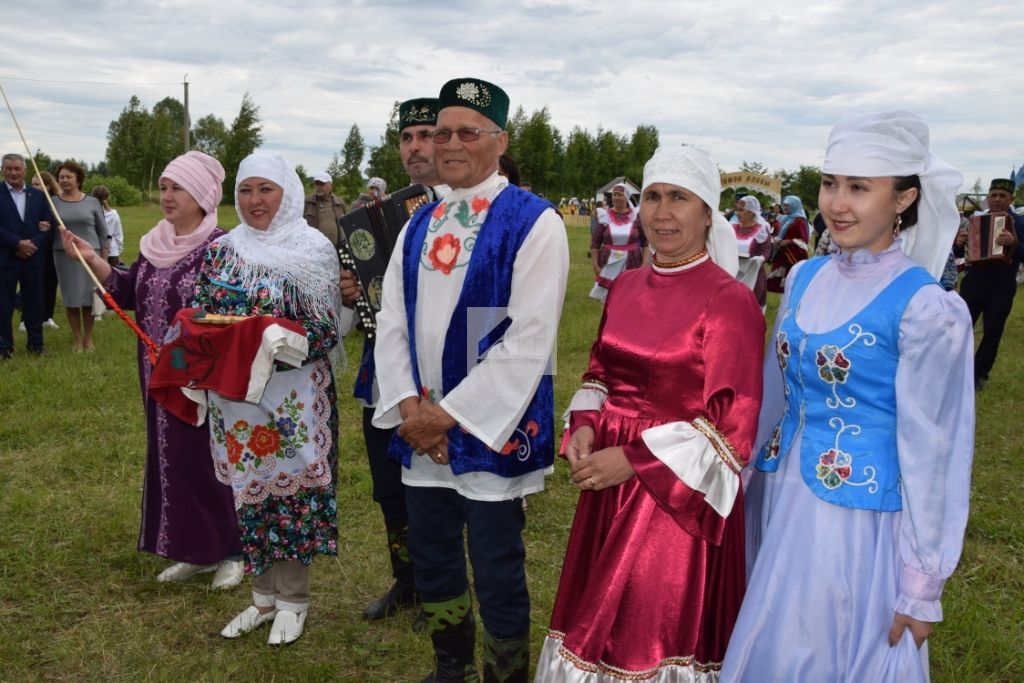 АКТАНЫШТА - ЫК БУЕ САБАНТУЕ: Бәйрәм кунаклары мәйданга су юлы аша килде (+ФОТОМИЗГЕЛЛӘР)