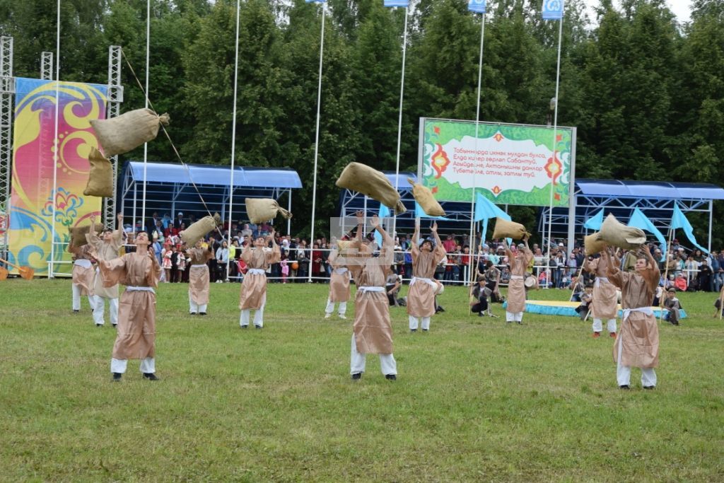 САБАНТУЙ МИЗГЕЛЛӘРЕ: Ак калада олы җыен  (БЕЗНЕҢ ФОТОРЕПОРТАЖ)