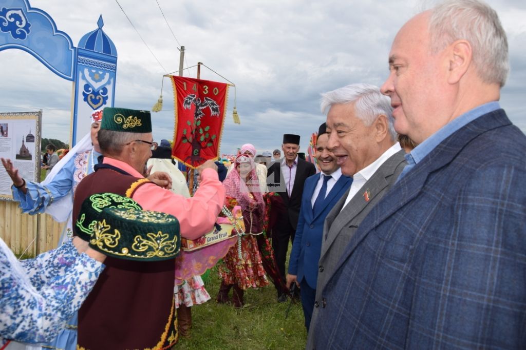 АКТАНЫШТА - ЫК БУЕ САБАНТУЕ: Бәйрәм кунаклары мәйданга су юлы аша килде (+ФОТОМИЗГЕЛЛӘР)