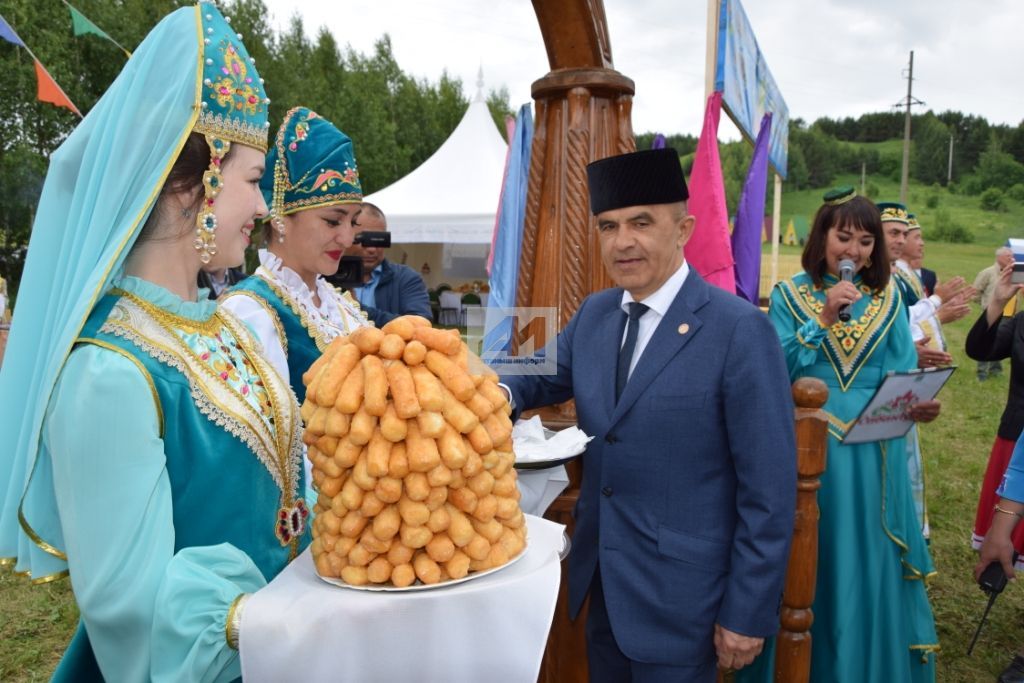 АКТАНЫШТА - ЫК БУЕ САБАНТУЕ: Бәйрәм кунаклары мәйданга су юлы аша килде (+ФОТОМИЗГЕЛЛӘР)