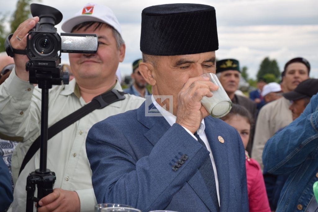 АКТАНЫШТА - ЫК БУЕ САБАНТУЕ: Бәйрәм кунаклары мәйданга су юлы аша килде (+ФОТОМИЗГЕЛЛӘР)