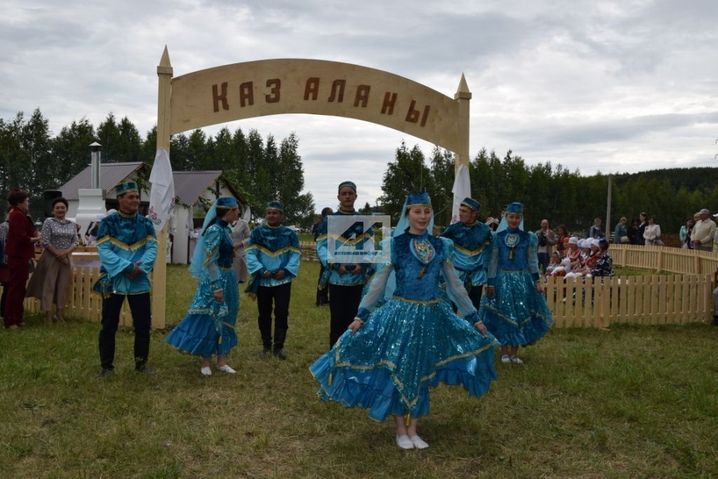 АКТАНЫШТА - ЫК БУЕ САБАНТУЕ: Бәйрәм кунаклары мәйданга су юлы аша килде (+ФОТОМИЗГЕЛЛӘР)